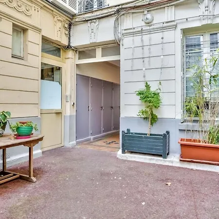 Apartment Small Parisian Cocoon Located In The 18th District *