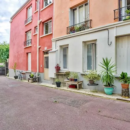 Small Parisian Cocoon Located In The 18th District Apartment Paris