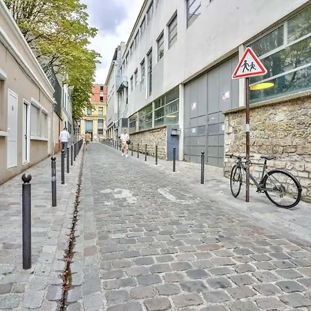 Small Parisian Cocoon Located In The 18th District Paris