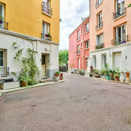 Small Parisian Cocoon Located In The 18th District Paris